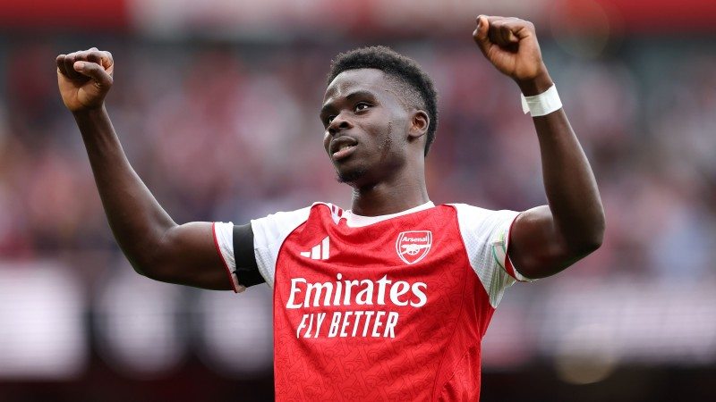 萨卡在对阵曼城的比赛前重返阿森纳训练